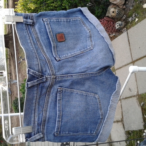 Short brand is Rocky dream size 1-25 good condition in inseam 2 1/2 in - Picture 3 of 8
